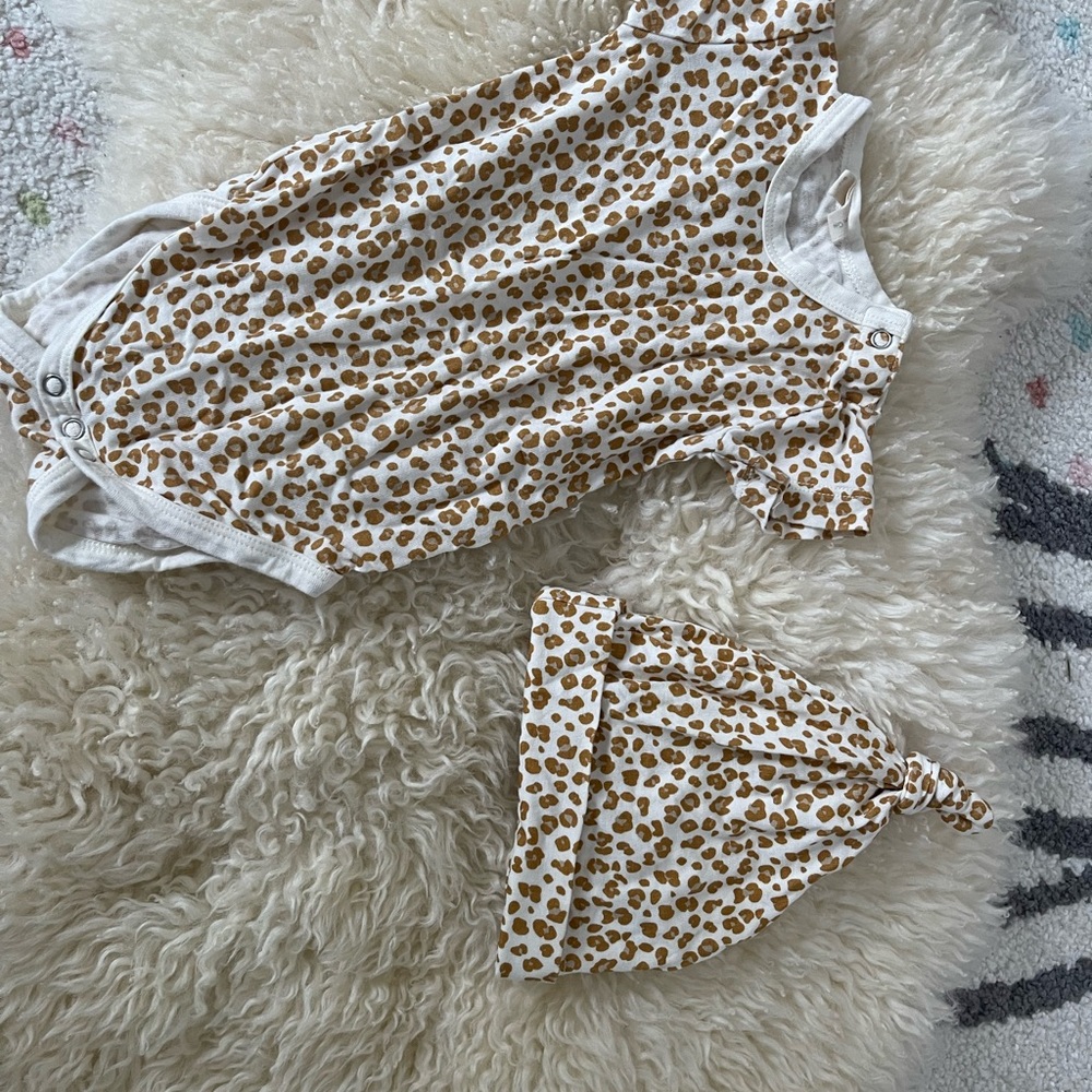 0-3 months Quincy Mae baby onesie and hat 0-6 months